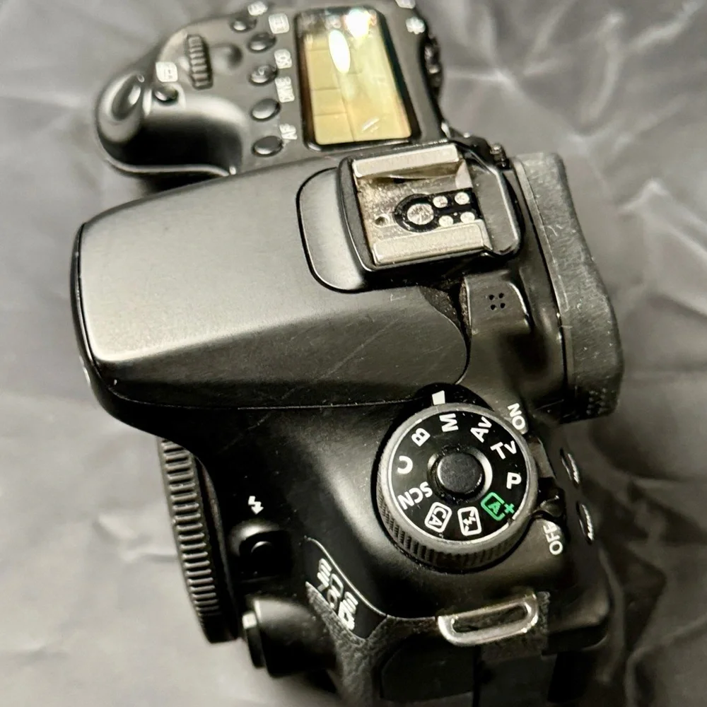 Canon EOS 70D with EFS 18-135mm lens - Excellent Condition